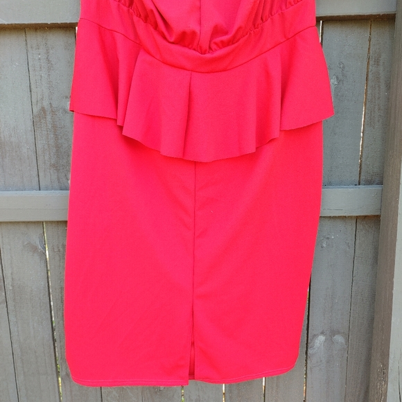 NWT Boohoo Red Formal Cold Shoulder Dress Size 28 - Picture 14 of 15